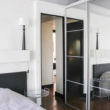 Spacious And Atypical Nest View Of Monuments Appartement