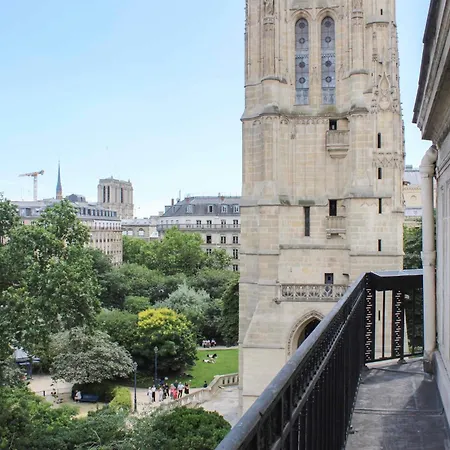 Spacious And Atypical Nest View Of Monuments Appartement *