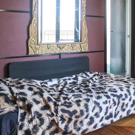 Spacious And Atypical Nest View Of Monuments Appartement Paris