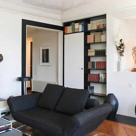 Spacious And Atypical Nest View Of Monuments Appartement
